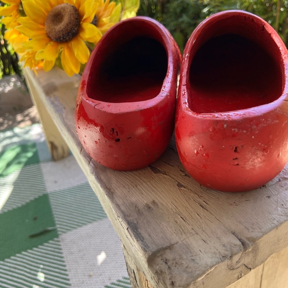 Red Dutch wooden shoe Very large,mostly decorative unless you have a large foot - Picture 11 of 14